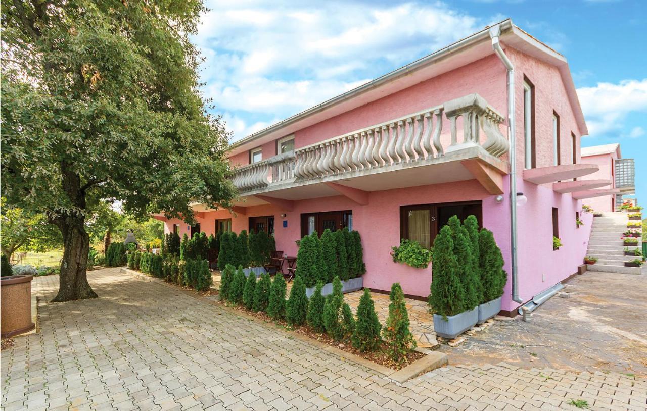 Cozy Studio In Valtursko Polje With Kitchen